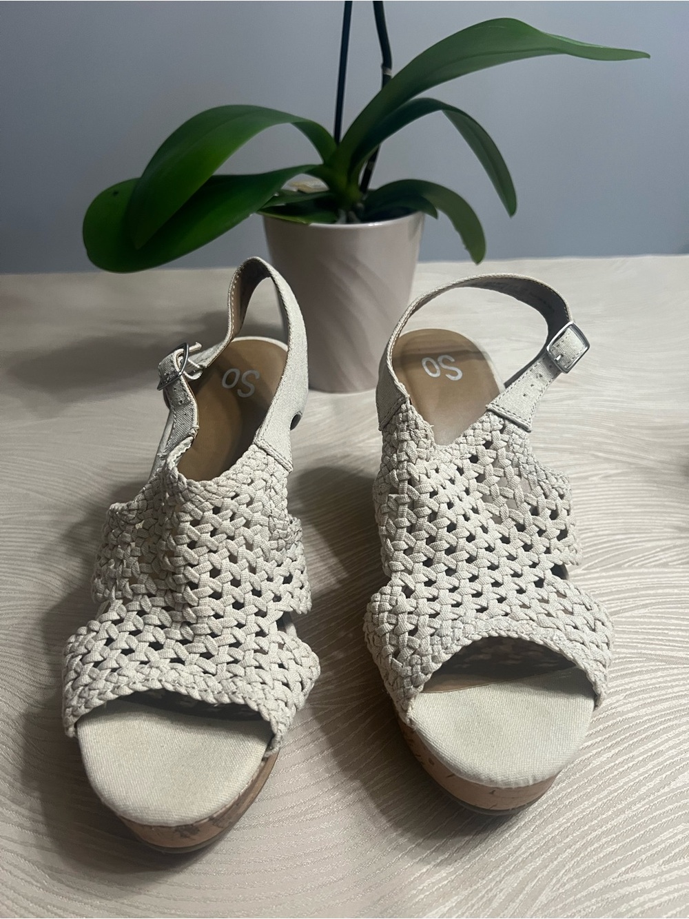 Vintage sexy Woven Peep-Toe Wedge Sandals - Ivory 4” size 10